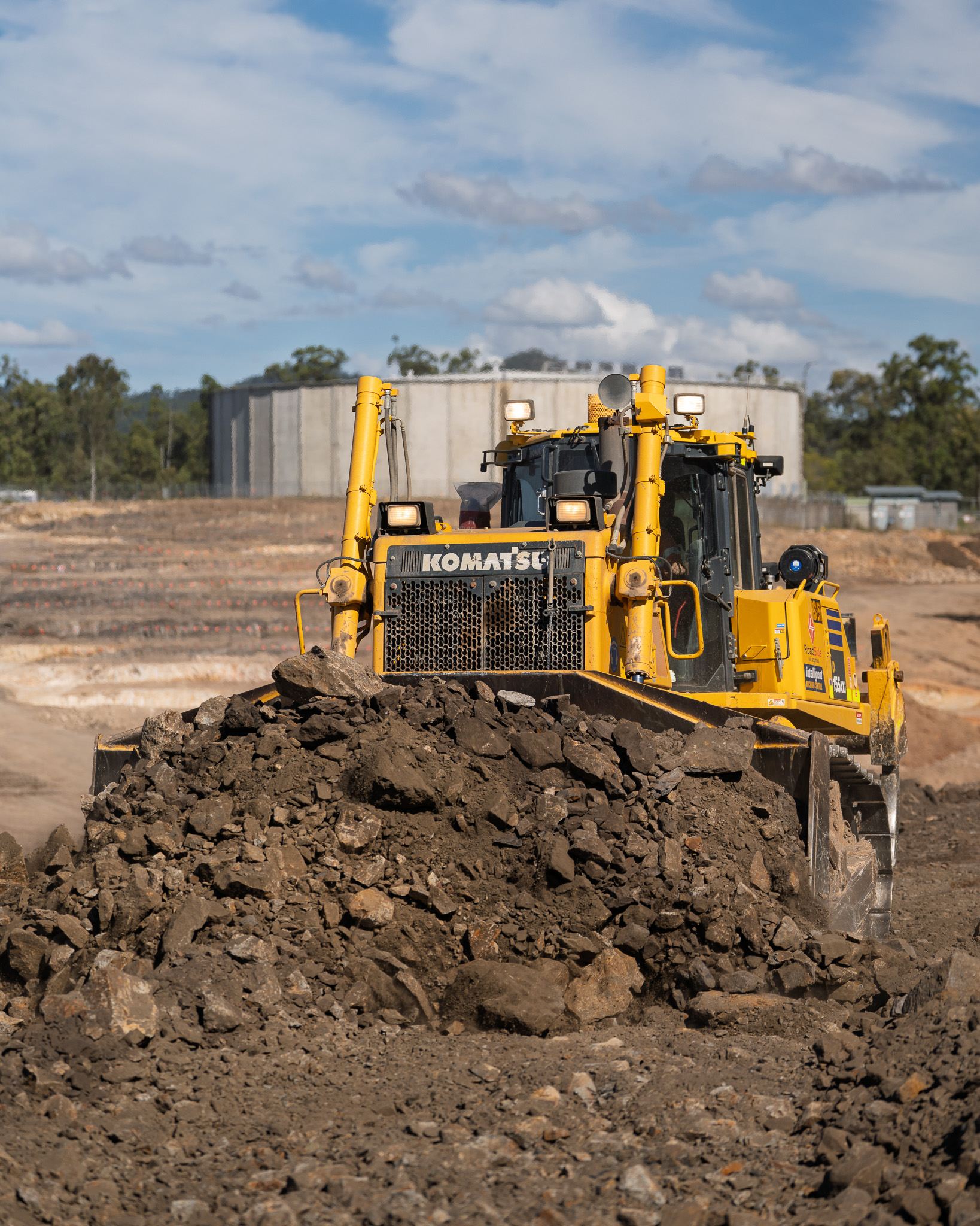Komatsu D155 pushing rock